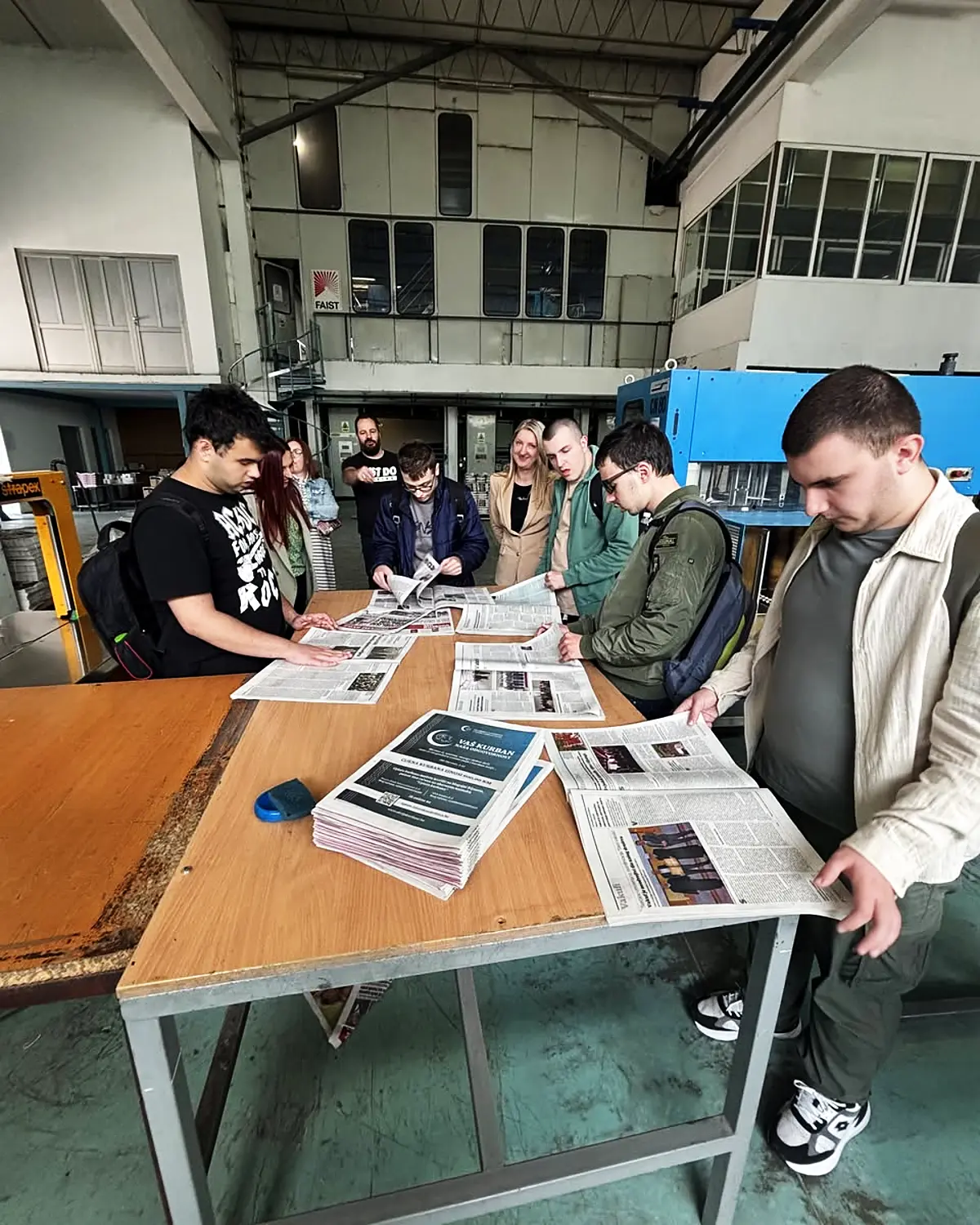 Učenici smjera reklamni grafičar upoznaju štampane proizvode u grafičkom pogonu